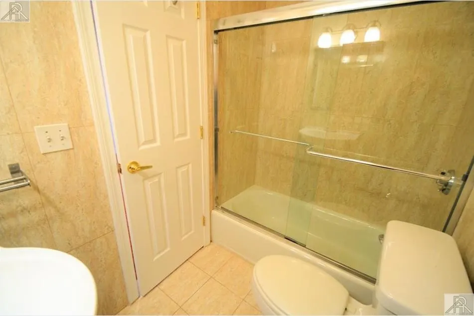 73 Thatcher St, North Brookline