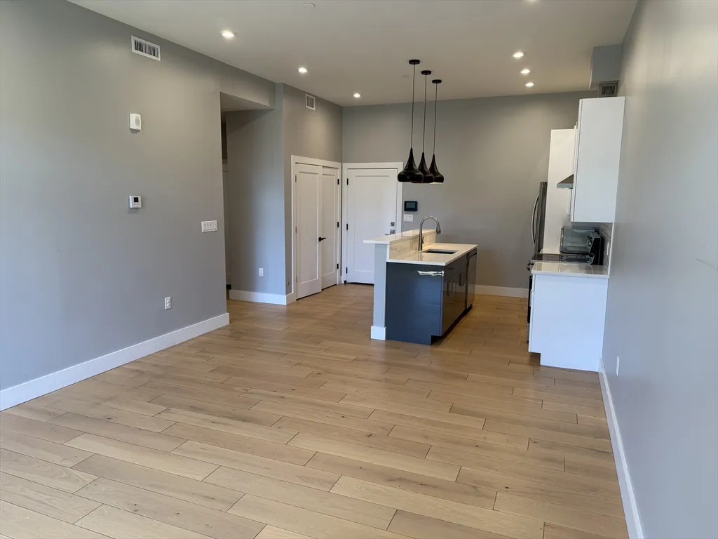 60 Cross Street East, East Somerville