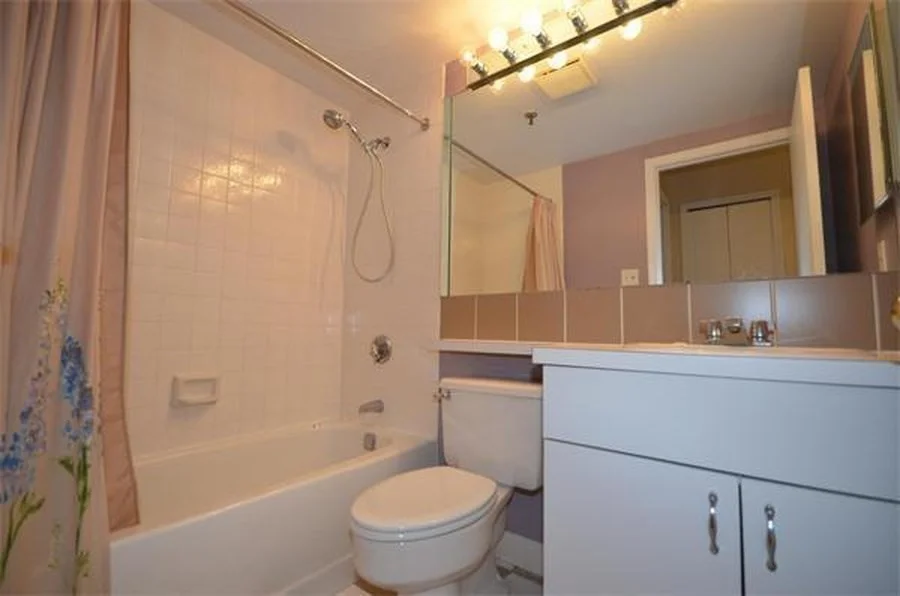 1933 Commonwealth Ave, Brighton