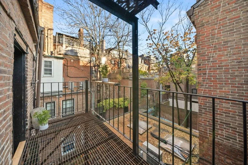 102 Revere, Beacon Hill