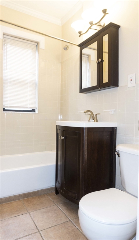 435 Walnut Ave, Roxbury