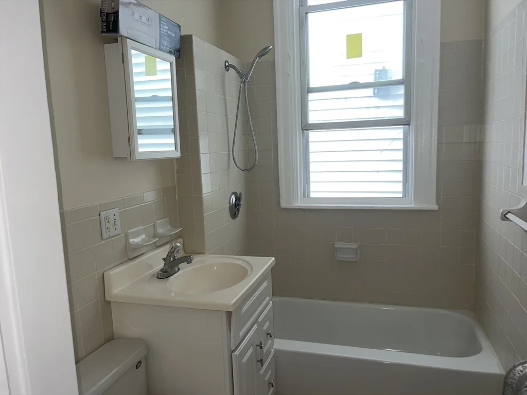 194-1/2 Lexington St, East Boston