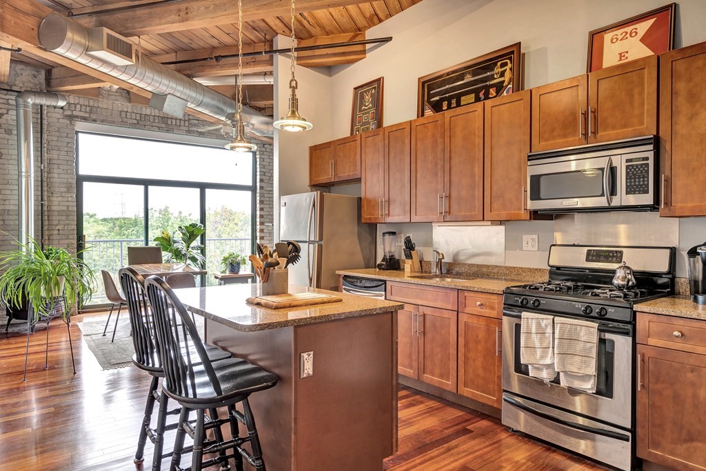 43 Charlton, Everett