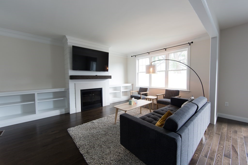 99 Oakdale Ave, Oakdale