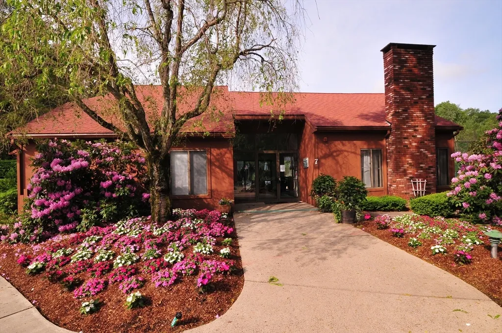 3 Post Oak Ln, Natick