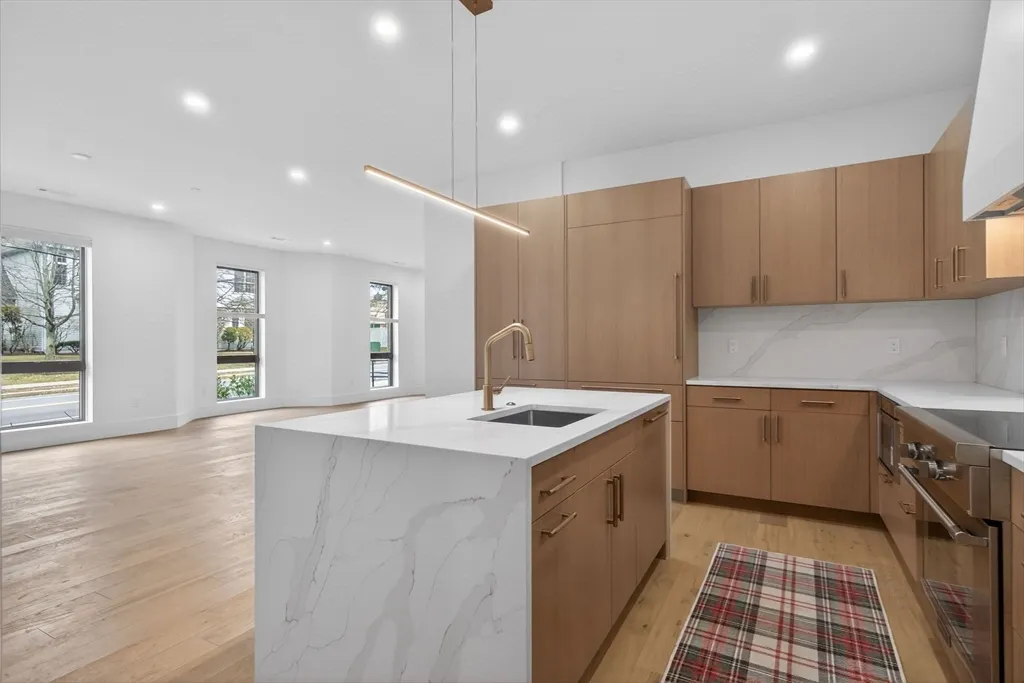 1114 Beacon, Newton Highlands