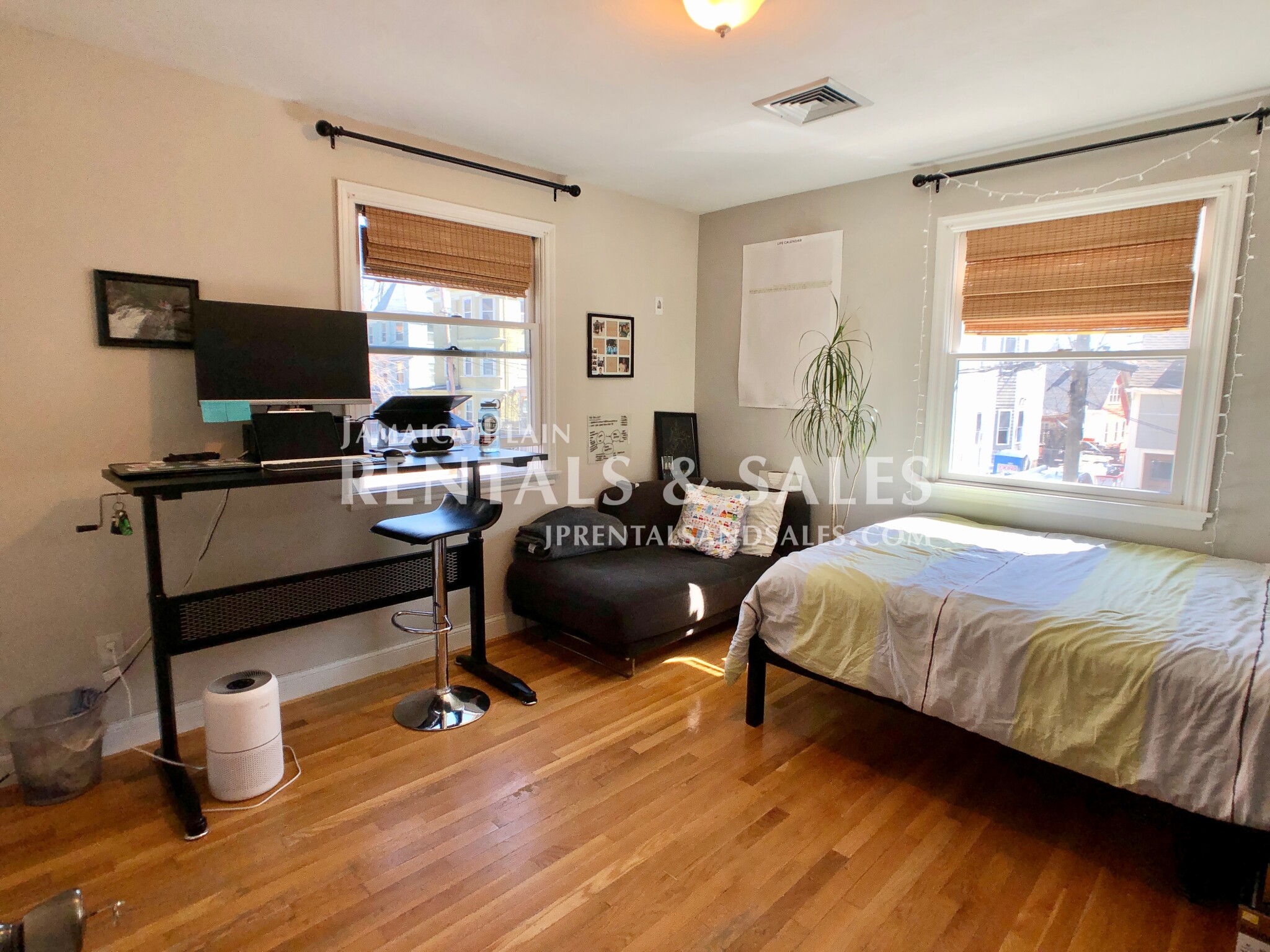 27 Clive St, Jamaica Plain