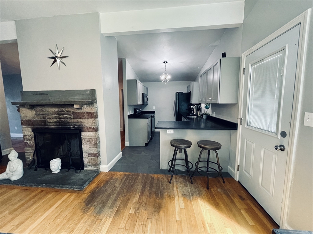 34 Hillside Dr, Shrewsbury