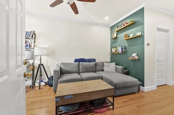 13 Telegraph St, South Boston
