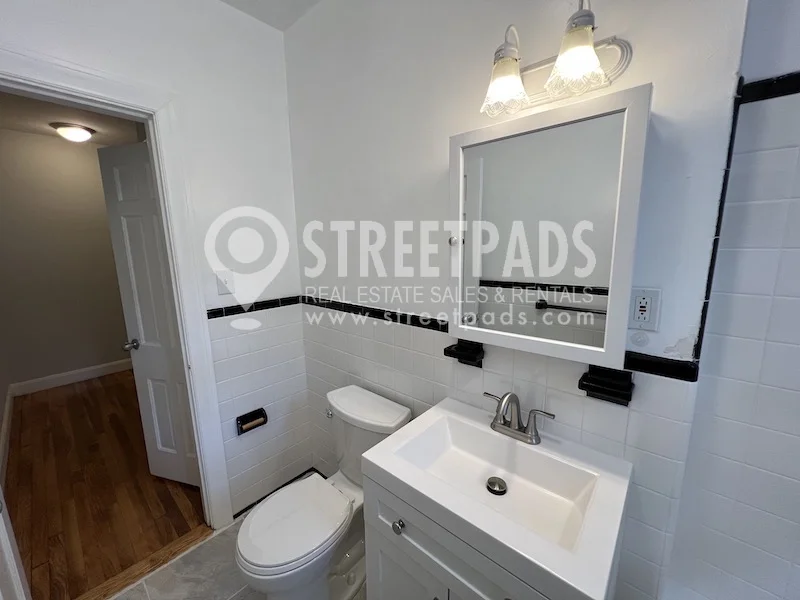 1153 Beacon St, Longwood