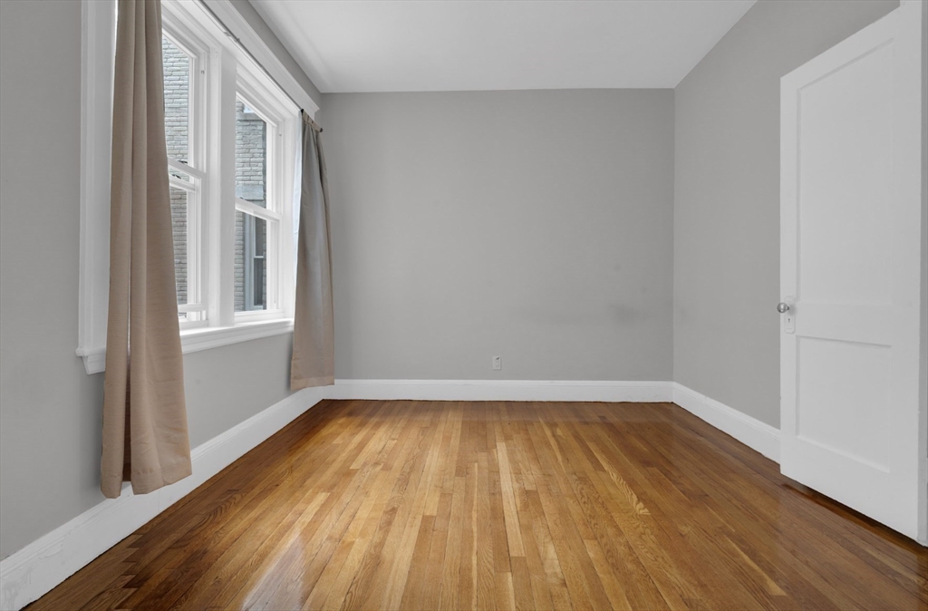 325 Summit Ave, Brighton