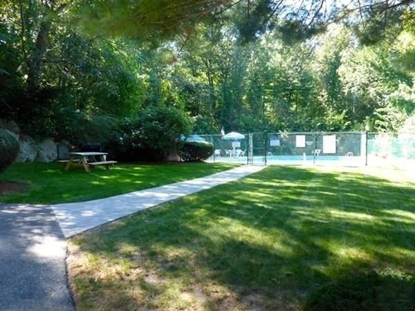 3 Summit Dr, Reading