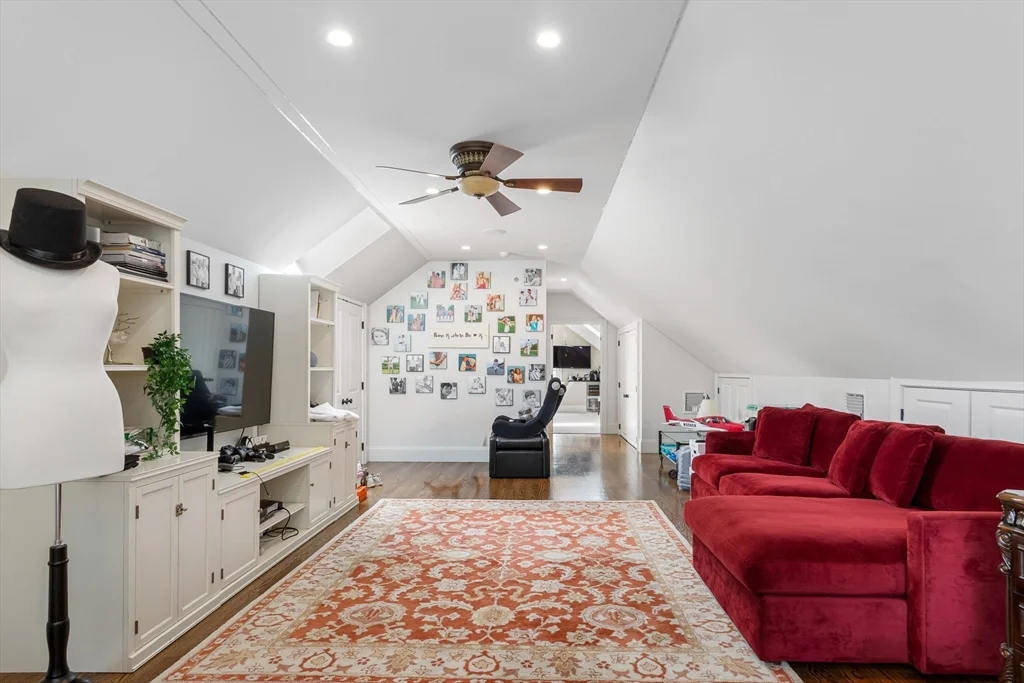227 Rice Rd, Cochituate