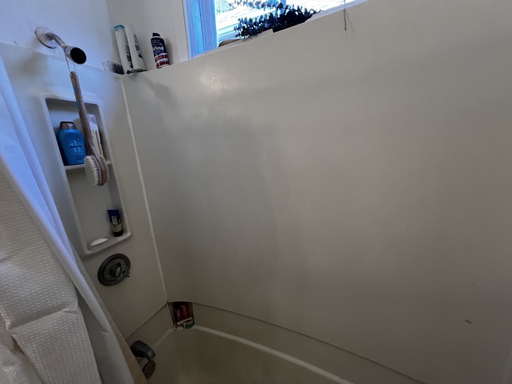 34 Cherokee St, Mission Hill