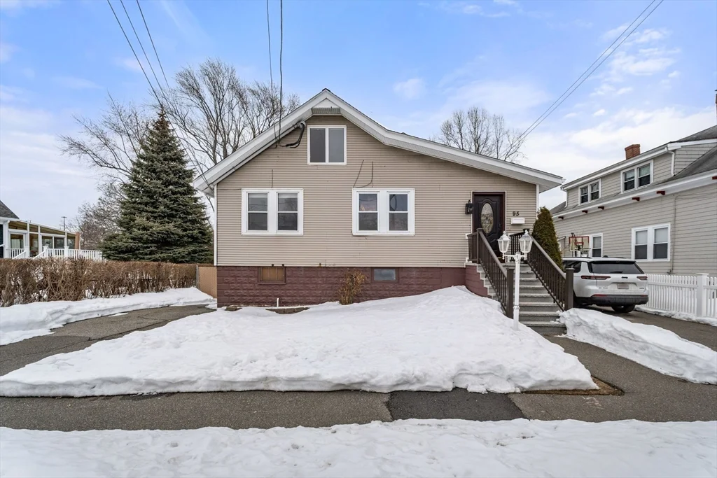 95 Harris St, Revere