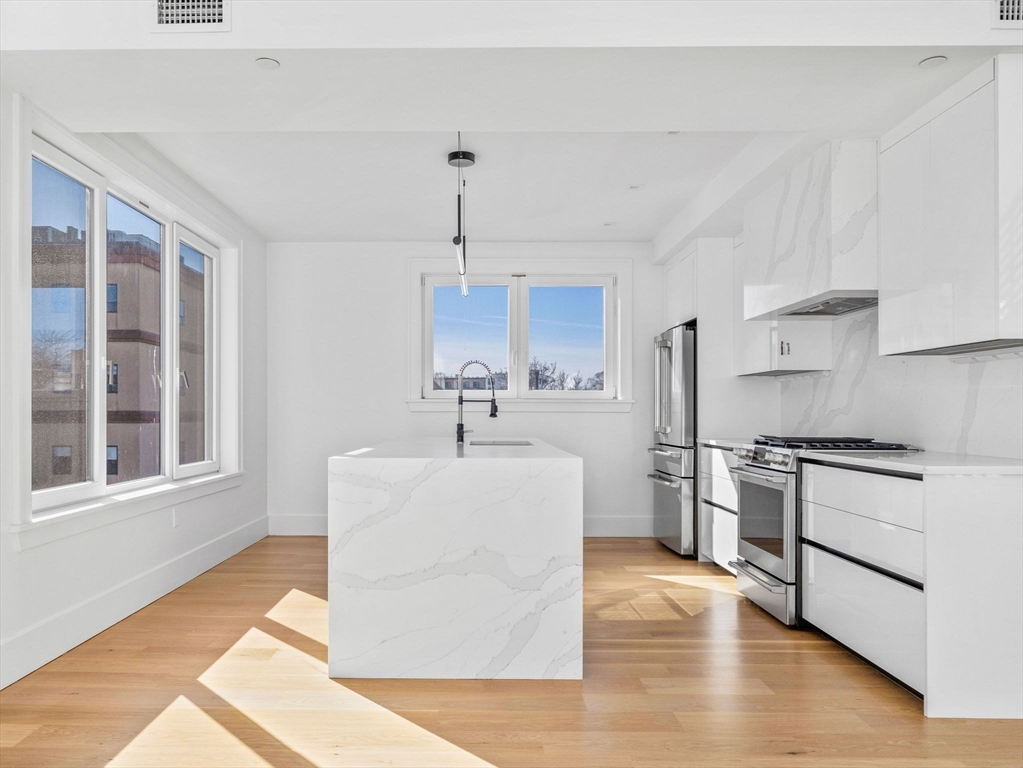 12 Deer St, Dorchester