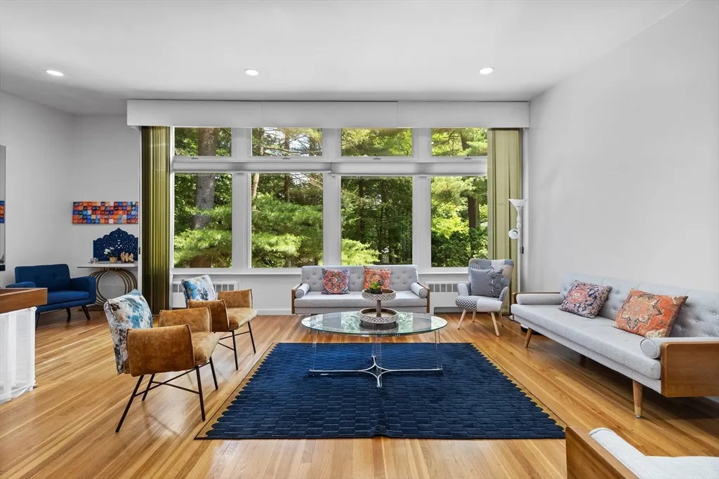 11 Patterson Rd, Lexington