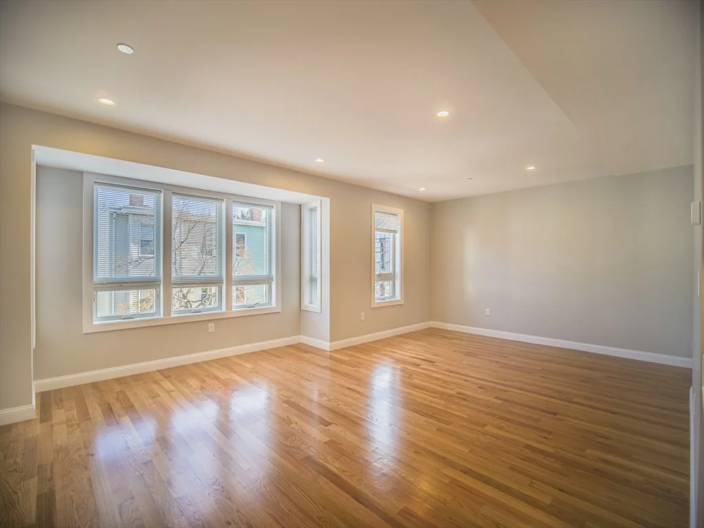 194 Havre St, East Boston