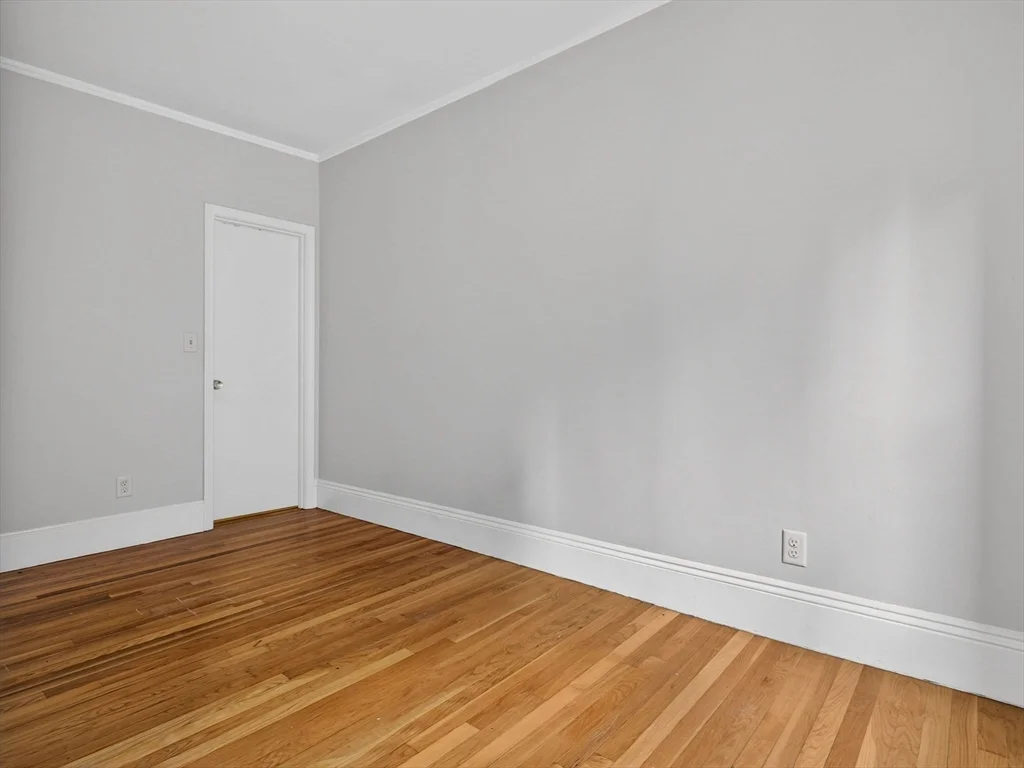 232 Newbury St, Back Bay