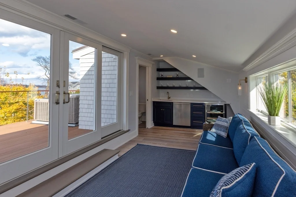 25 Cushing Ave, Crow Point