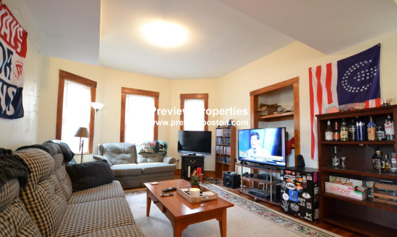 346 Faneuil St, Oak Square