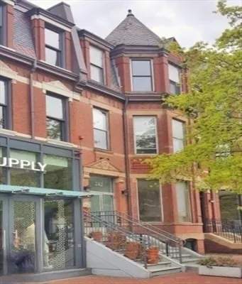 242 Newbury St, Back Bay
