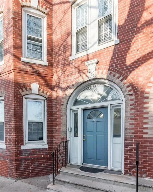 324 Chelsea St, East Boston