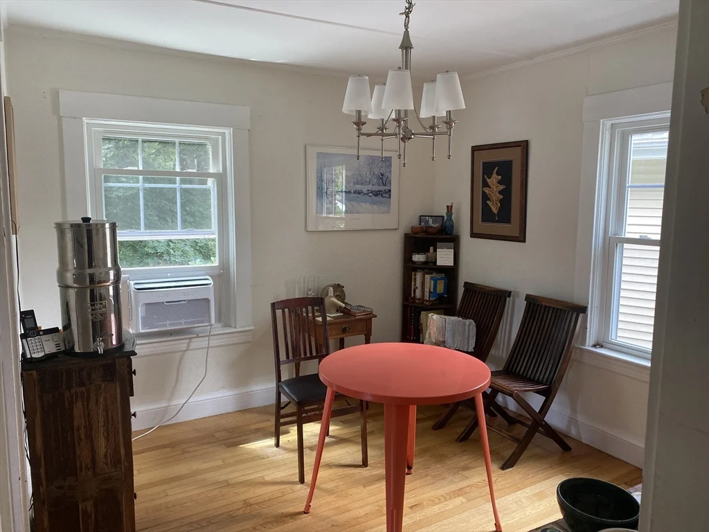 16 Stonecleve Rd, Wellesley