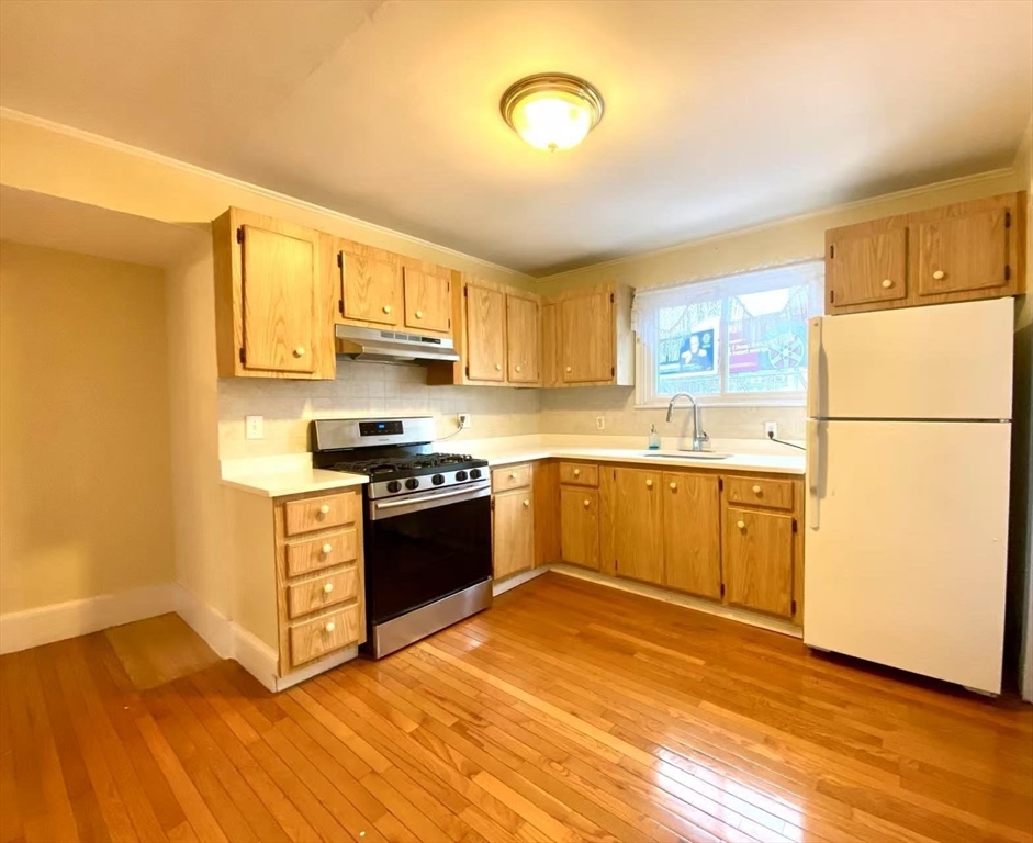 2 Dickson St, Somerville