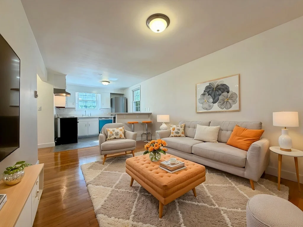 15 Park Ave, Foxboro