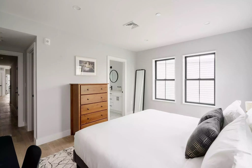 631 Saratoga St, East Boston