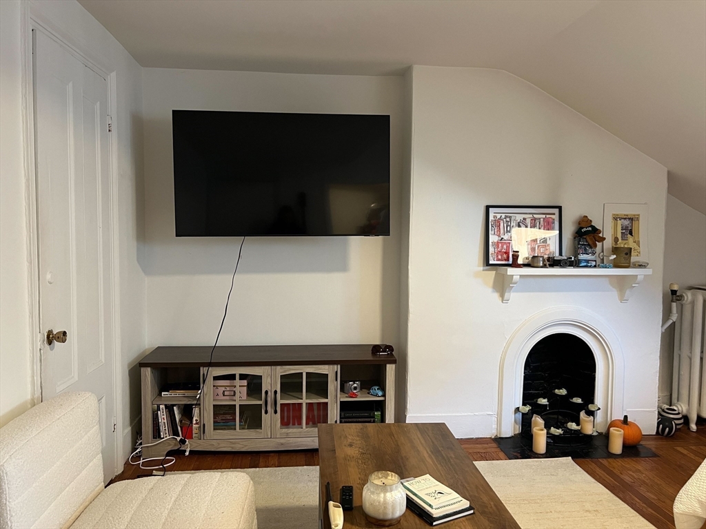 107 Charles St, Beacon Hill