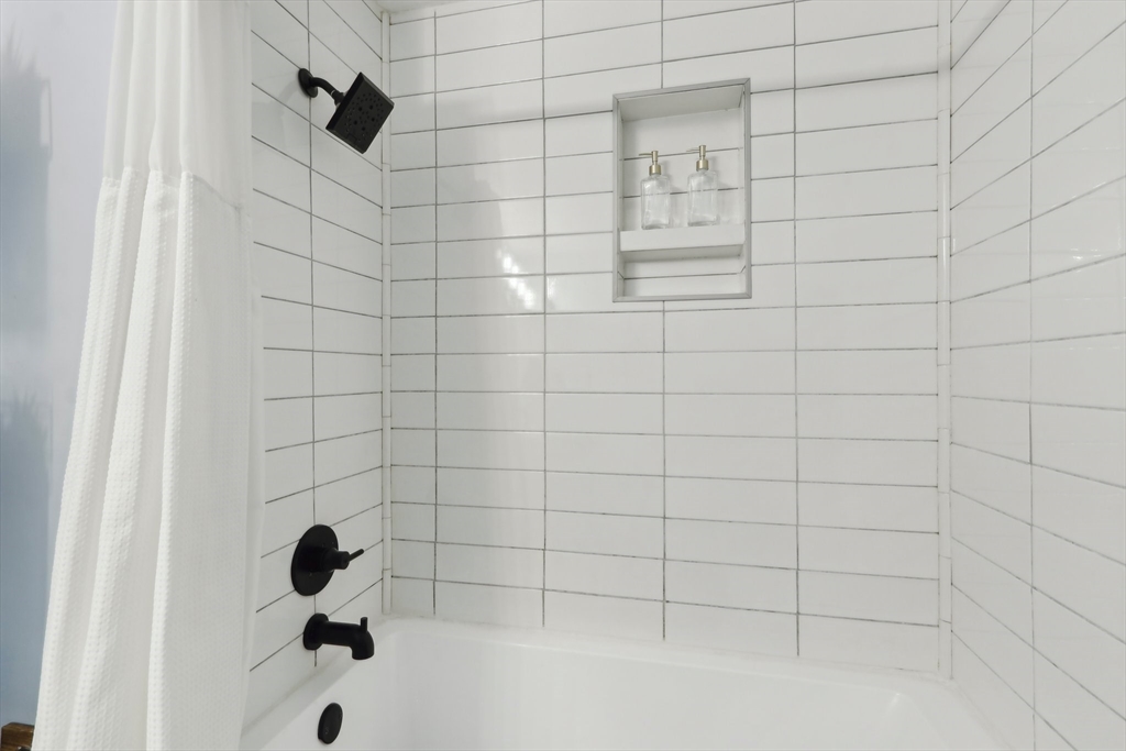 115 W 7th St, South Boston