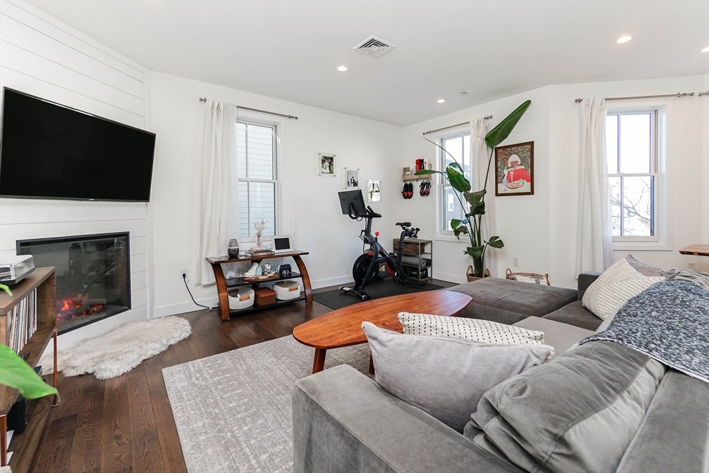 213 East Eagle St, East Boston