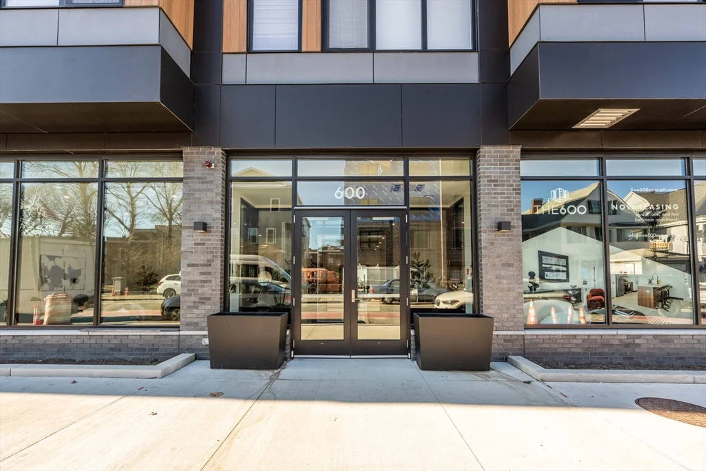 600 Broadway, Everett