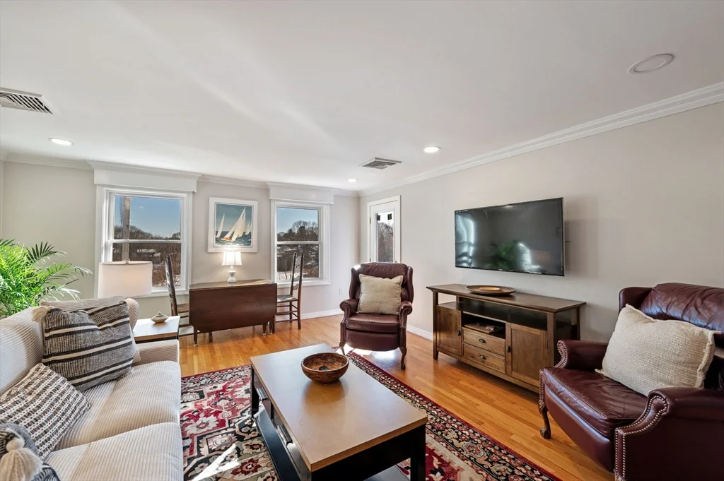 212 Humphrey St, Marblehead