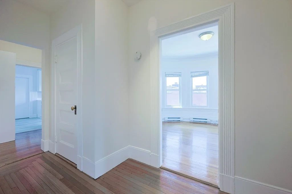 857 Beacon St, Fenway