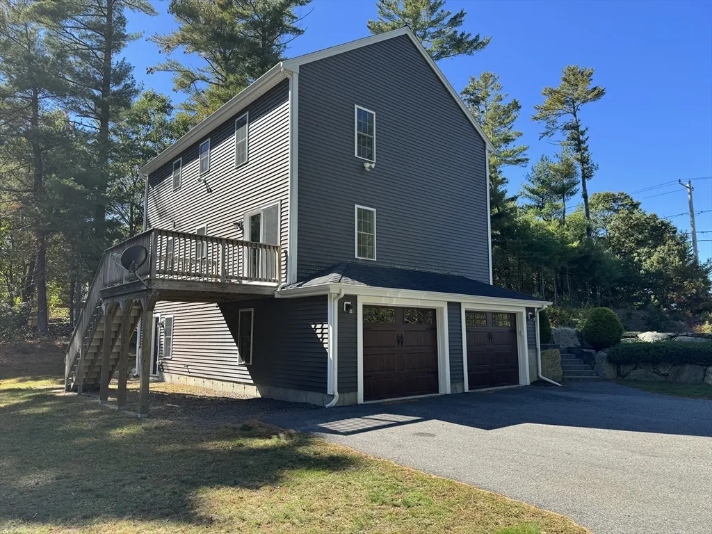 55 Wenham Rd, Carver