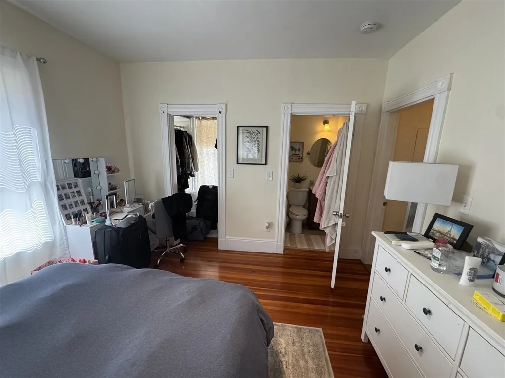 5 Oak Square Ave, Brighton