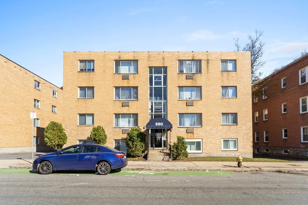 572 Cummins Highway, Mattapan