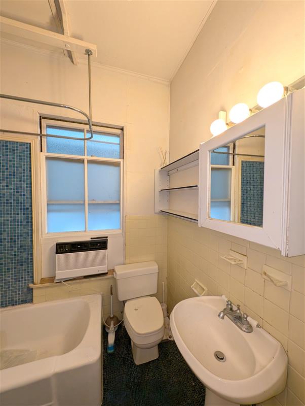 6 Hurlbut St, Neighborhood Nine