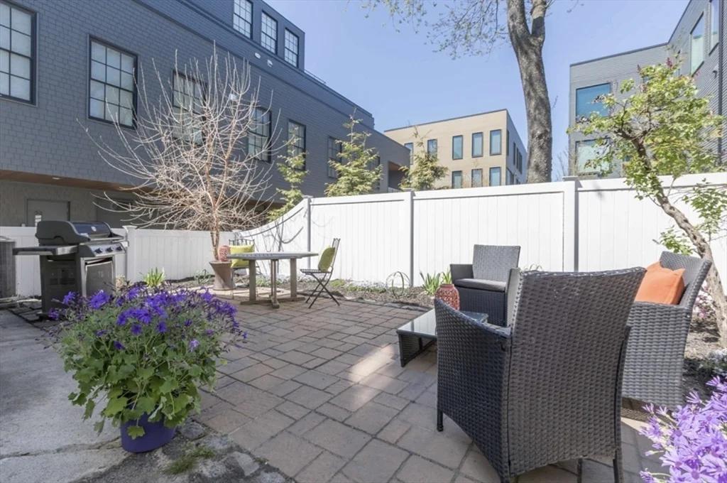 622 E 2nd, South Boston