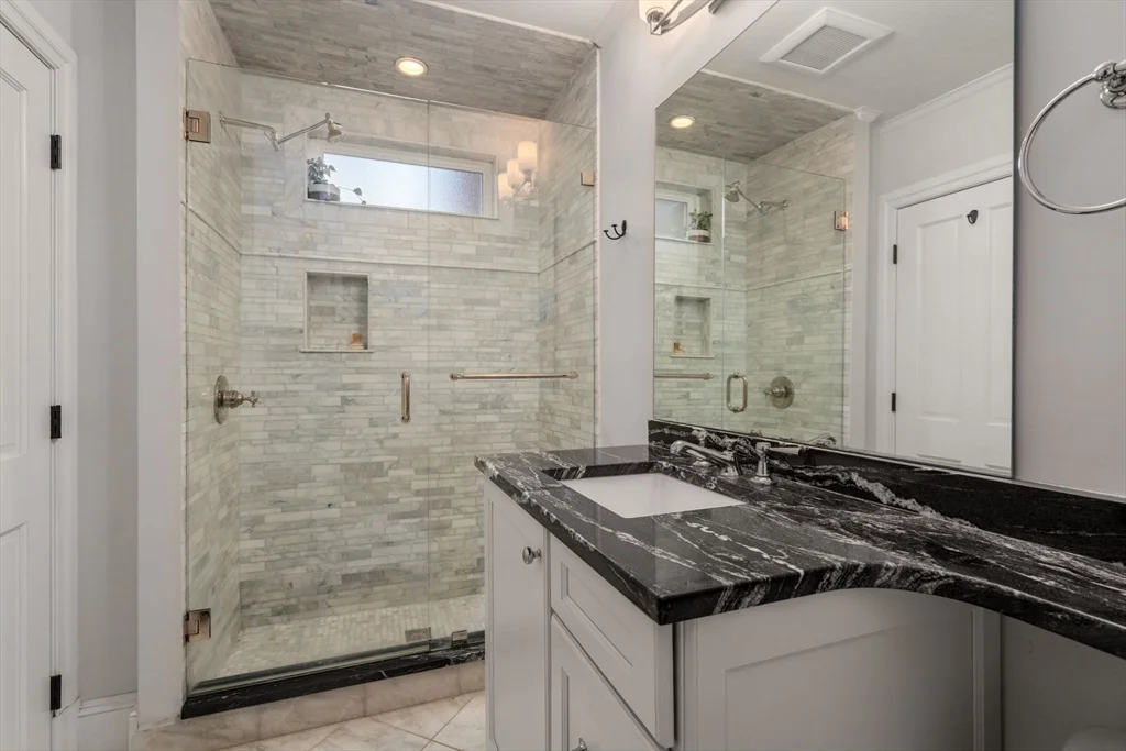 37 Mount Vernon St, Charlestown