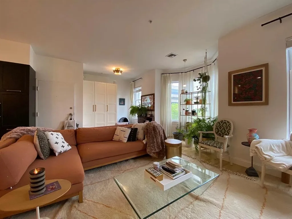 877 Harrison Ave, South End