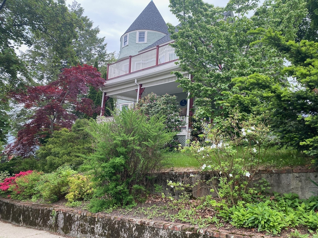 90 Robbins Rd, Arlington Heights