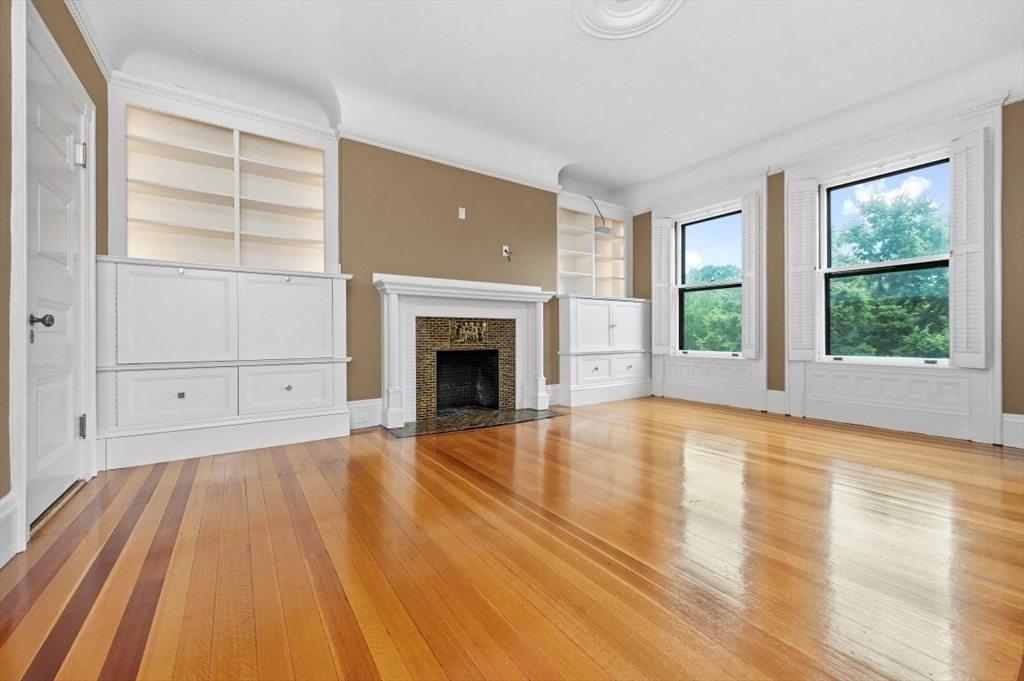 290 Commonwealth Ave, Back Bay