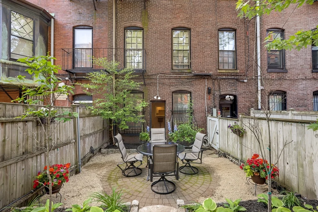 381 Marlborough St, Back Bay