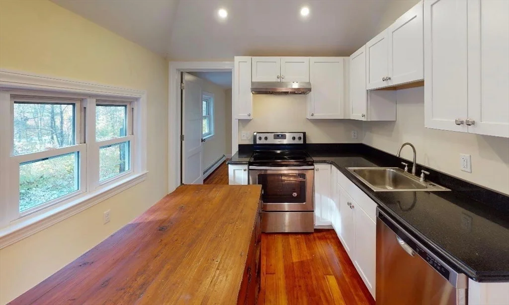 17 Lyndale Ave, West Gloucester