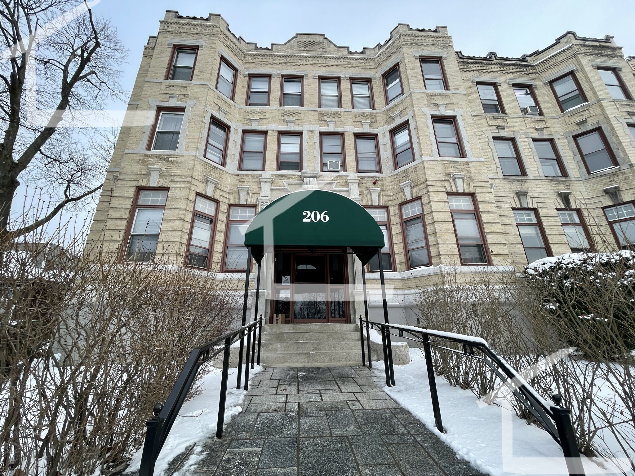 206 Chestnut Hill Ave, Brighton