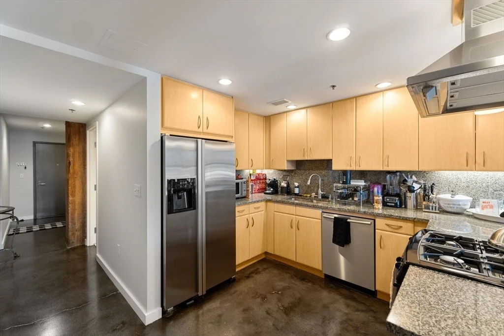 9 W Broadway, South Boston